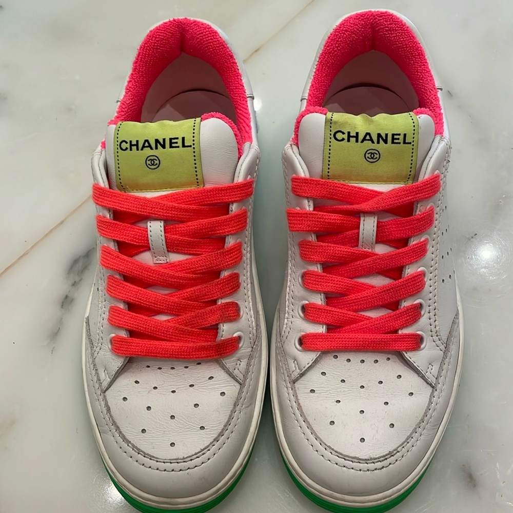 Chanel neon sneaker 38.5